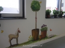 Wat bloempotten en planten geven de gang een gezellige sfeer. 